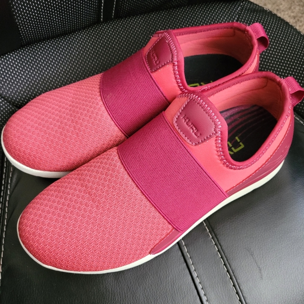 KURU "Ellie" Slip-on Shoes (Size 9), Excellent Condition! (Great for foot pain)